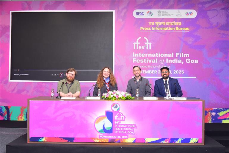22 नवंबर, 2025 को गोवा में 56वें भारतीय अंतर्राष्ट्रीय फिल्म महोत्सव के दौरान पीआईबी मीडिया सेंटर में प्रेस कॉन्फ्रेंस में फिल्म 'पेस्काडोर' और 'फ्लड' की टीम।