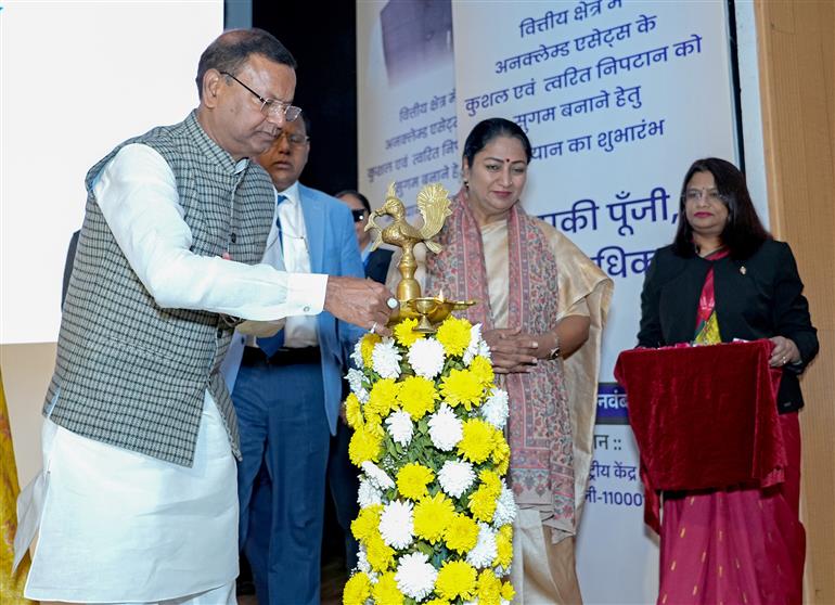 The Union Minister of State for Finance, Shri Pankaj Chaudhary lighting the lamp at the mega camp of ‘आपका पैसा, आपका अधिकार’ (‘Your Money, Your Right’) campaign, in New Delhi on November 27, 2025.