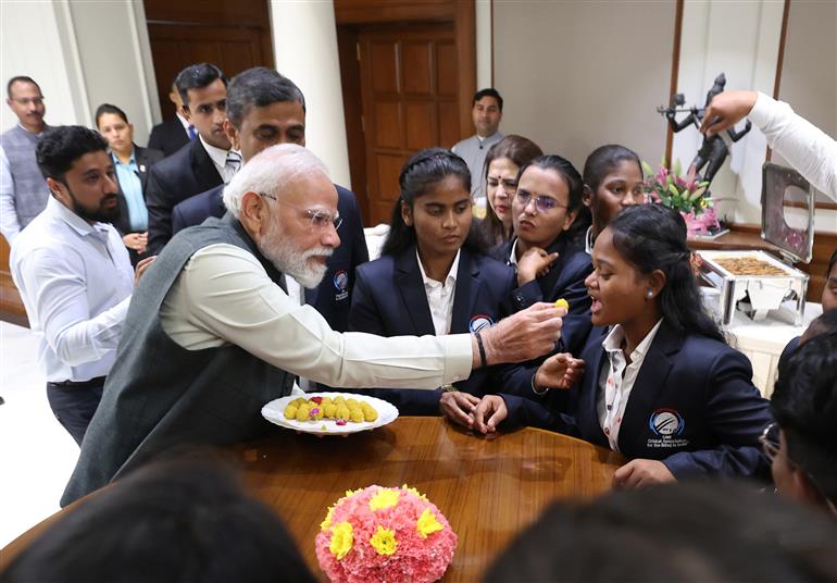 प्रधानमंत्री श्री नरेन्द्र मोदी ने 27 नवंबर 2025 को नई दिल्ली में टी-20 वर्ल्ड कप जीतने वाली ब्लाइंड महिला क्रिकेट टीम के लिए हाई टी पार्टी होस्ट की।