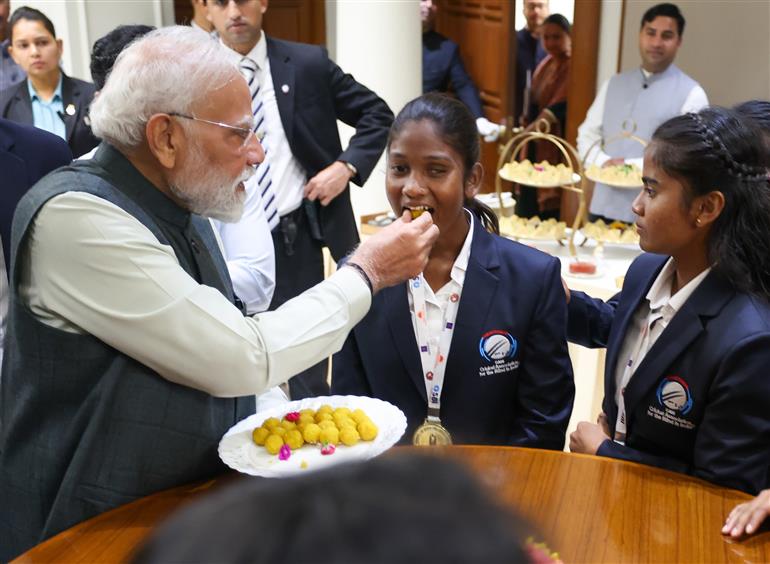 प्रधानमंत्री श्री नरेन्द्र मोदी ने 27 नवंबर 2025 को नई दिल्ली में टी-20 वर्ल्ड कप जीतने वाली ब्लाइंड महिला क्रिकेट टीम के लिए हाई टी पार्टी होस्ट की।