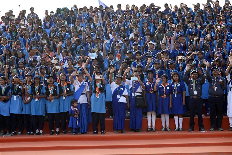 28 नवंबर, 2025 को उत्तर प्रदेश के लखनऊ में भारत स्काउट्स एंड गाइड्स के डायमंड जुबली सेलिब्रेशन के समापन समारोह की झलकियां। इस कार्यक्रम में राष्ट्रपति श्रीमती द्रौपदी मुर्मु शामिल हुईं।