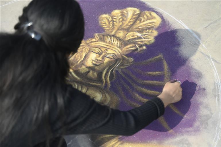 Students at Assi Ghat, Kashi brought alive the deep cultural bond between Tamil Nadu and Kashi. Organised by IIT BHU as part of the Kashi Tamil Sangamam 4.0 pre-event Rangoli Competition, participants illustrated temple architecture, folk art, mythology and cultural symbols, showcasing the unity of traditions and the shared cultural heritage of both regions, in Varanasi on November 29, 2025.:Ministry of Education