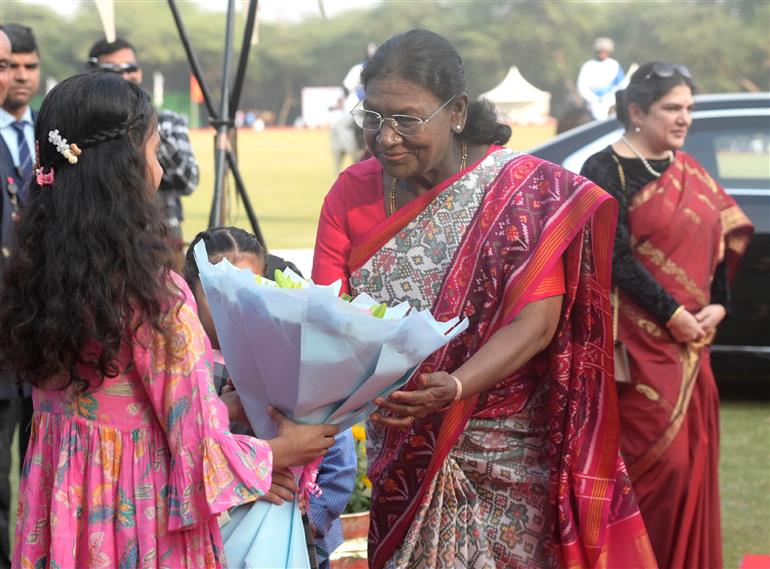 राष्ट्रपति श्रीमती द्रौपदी मुर्मु ने 29 नवंबर, 2025 को नई दिल्ली में प्रेसिडेंट्स बॉडीगार्ड परेड ग्राउंड में प्रेसिडेंट्स पोलो कप एग्जीबिशन मैच में शिरकत की।
