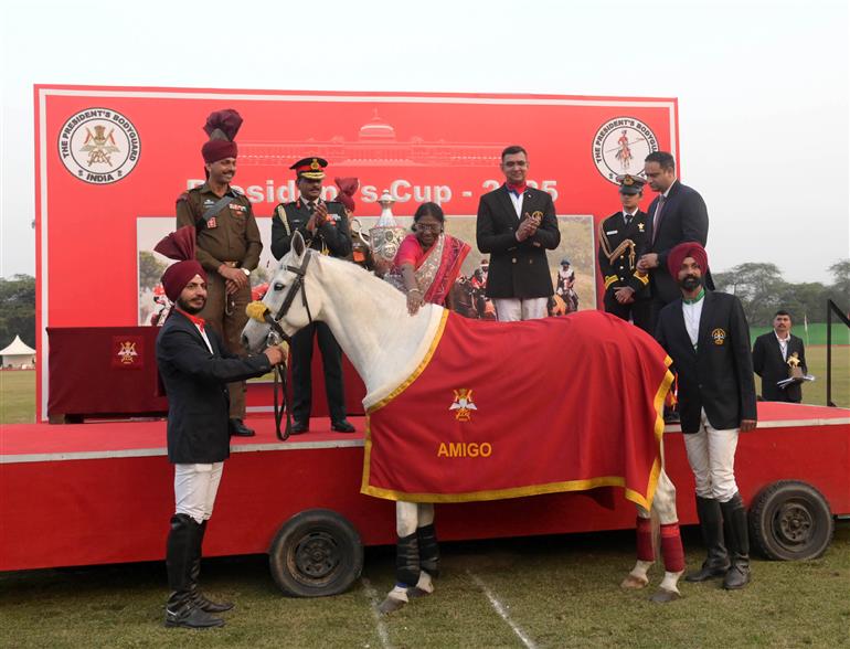 राष्ट्रपति श्रीमती द्रौपदी मुर्मु ने 29 नवंबर, 2025 को नई दिल्ली में प्रेसिडेंट्स बॉडीगार्ड परेड ग्राउंड में प्रेसिडेंट्स पोलो कप एग्जीबिशन मैच में शिरकत की।