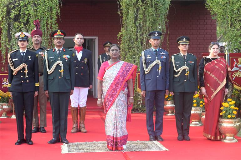 राष्ट्रपति श्रीमती द्रौपदी मुर्मु ने 29 नवंबर, 2025 को नई दिल्ली में प्रेसिडेंट्स बॉडीगार्ड परेड ग्राउंड में प्रेसिडेंट्स पोलो कप एग्जीबिशन मैच में शिरकत की।