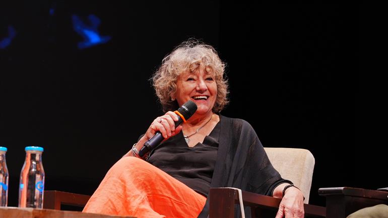 26 नवंबर 2025 को गोवा में कला अकादमी में 'बियॉन्ड द थम्ब- द रोल ऑफ़ ए फिल्म क्रिटिक: गेटकीपर, इंफ्लुएंसर या कुछ और?' विषय पर राउंडटेबल सेशन में वक्ताः  बारबरा लॉरी दे लाशारिए, दीपा गहलोत, मेघचंद्र कोंगबाम, एलिज़ाबेथ केर, भारद्वाज रंगन और सुधीर श्रीनिवासन तथा मॉडरेटर- डेविड अब्बातेसियानी। 