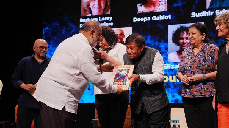 26 नवंबर 2025 को गोवा में कला अकादमी में 'बियॉन्ड द थम्ब- द रोल ऑफ़ ए फिल्म क्रिटिक: गेटकीपर, इंफ्लुएंसर या कुछ और?' विषय पर राउंडटेबल सेशन में वक्ताः  बारबरा लॉरी दे लाशारिए, दीपा गहलोत, मेघचंद्र कोंगबाम, एलिज़ाबेथ केर, भारद्वाज रंगन और सुधीर श्रीनिवासन तथा मॉडरेटर- डेविड अब्बातेसियानी। 