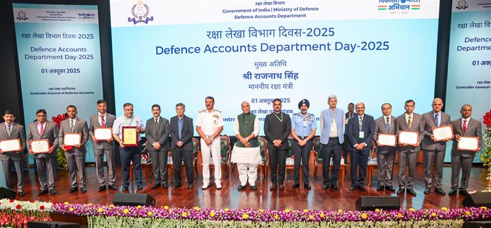 The Union Minister for Defence, Shri Rajnath Singh in a group photograph during the 278th Foundation Day of the Defence Accounts Department (DAD), in New Delhi on October 01, 2025.