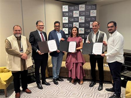 Sh. Ashish Kulkarni, Chairman, FICCI, AVGC-XR; Sh. Munjal Shroff, Chairman FICCI, AVGC-XR ; Sh. Sanjay Jaju, Secretary, Ministry of Information and Broadcasting ; Ms. Mahima Kaul, Director of Public Policy, Netflix India ; Dr Vishwas Deoskar, CEO, IICT; Sh Ankit Gokani Director, Production, Netflix India at the exchange of MoU between FICCI, IICT & Netflix at Mumbai