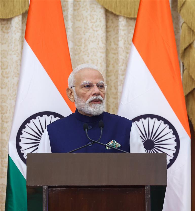 प्रधानमंत्री श्री नरेन्द्र मोदी 09 अक्टूबर, 2025 को महाराष्ट्र के मुंबई में ब्रिटेन के प्रधानमंत्री श्री कीर स्टार्मर के साथ संयुक्त प्रेस वक्तव्य को संबोधित करते हुए।