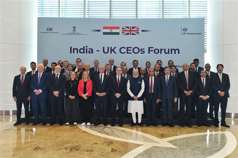 PM in a group photograph at India-UK CEOs Forum, in Mumbai, Maharashtra on October 09, 2025.