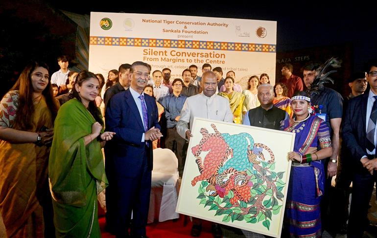 The Former President of India, Shri Ram Nath Kovind at the inauguration of the tribal art exhibition “Silent Conversation: From Margins to Centre” at India Habitat Centre, in New Delhi on October 09, 2025.