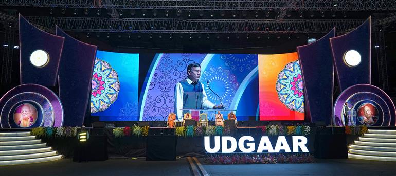 The Union Minister of Labour & Employment and Youth Affairs & Sports, Dr. Mansukh Mandaviya addressing the gathering at the ‘UDGAAR Youth festival’ at Indira Gandhi Indoor Stadium, in New Delhi on October 12, 2025.