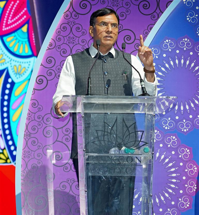 The Union Minister of Labour & Employment and Youth Affairs & Sports, Dr. Mansukh Mandaviya addressing the gathering at the ‘UDGAAR Youth festival’ at Indira Gandhi Indoor Stadium, in New Delhi on October 12, 2025.