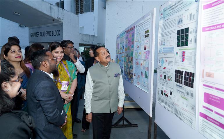 The Minister of State for Science & Technology (Independent Charge), Earth Sciences (Independent Charge), Prime Minister’s Office, Personnel, Public Grievances & Pensions, Atomic Energy and Space, Dr. Jitendra Singh attends the Workshop on Harnessing Artificial Intelligence for Multi-Omics Data Integration and Analysis Organised by Department of Biotechnology and Research, at Sir Ganga Ram Hospital, in New Delhi on October 15, 2025. 