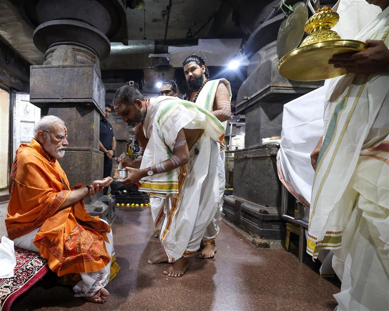 PM performs Darshan and Puja at Sri Bhramaramba Mallikarjuna Swamy Varla Devasthanam at Srisailam, in Andhra Pradesh on October 16, 2025.
