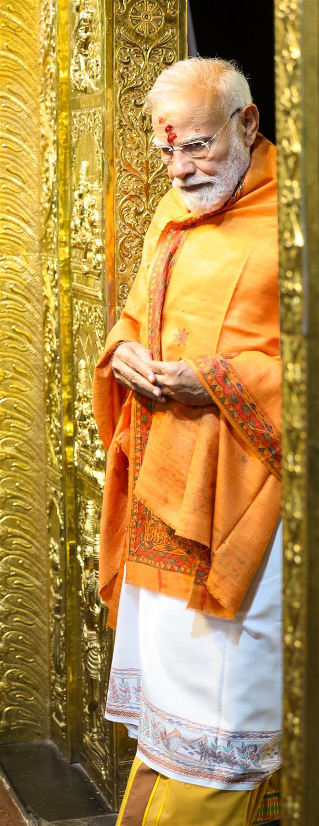 PM performs Darshan and Puja at Sri Bhramaramba Mallikarjuna Swamy Varla Devasthanam at Srisailam, in Andhra Pradesh on October 16, 2025.
