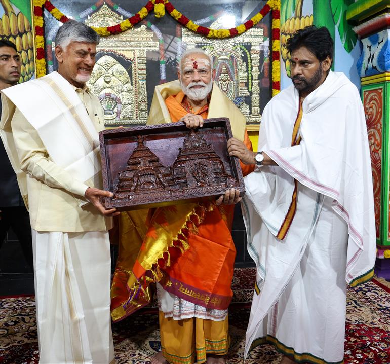 PM performs Darshan and Puja at Sri Bhramaramba Mallikarjuna Swamy Varla Devasthanam at Srisailam, in Andhra Pradesh on October 16, 2025.