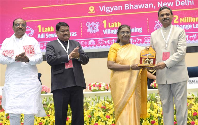 The President of India, Smt Droupadi Murmu attends the National Conclave on ‘Adi Karmayogi Abhiyan’ at Vigyan Bhawan, in New Delhi on October 17, 2025.