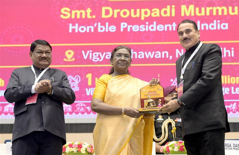 The President of India, Smt Droupadi Murmu attends the National Conclave on ‘Adi Karmayogi Abhiyan’ at Vigyan Bhawan, in New Delhi on October 17, 2025.
