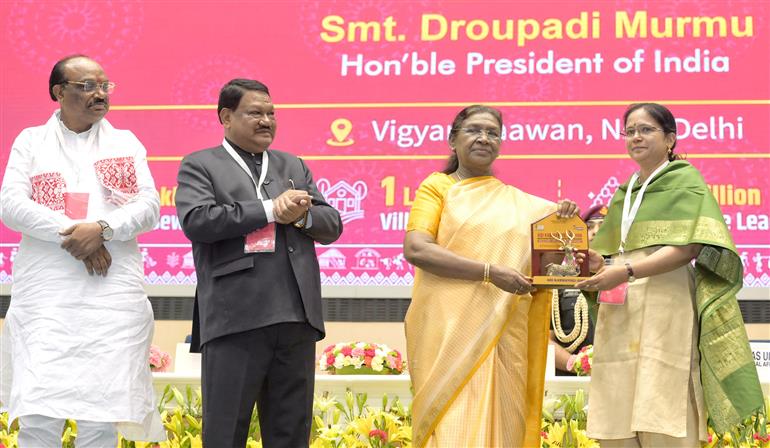 The President of India, Smt Droupadi Murmu attends the National Conclave on ‘Adi Karmayogi Abhiyan’ at Vigyan Bhawan, in New Delhi on October 17, 2025.