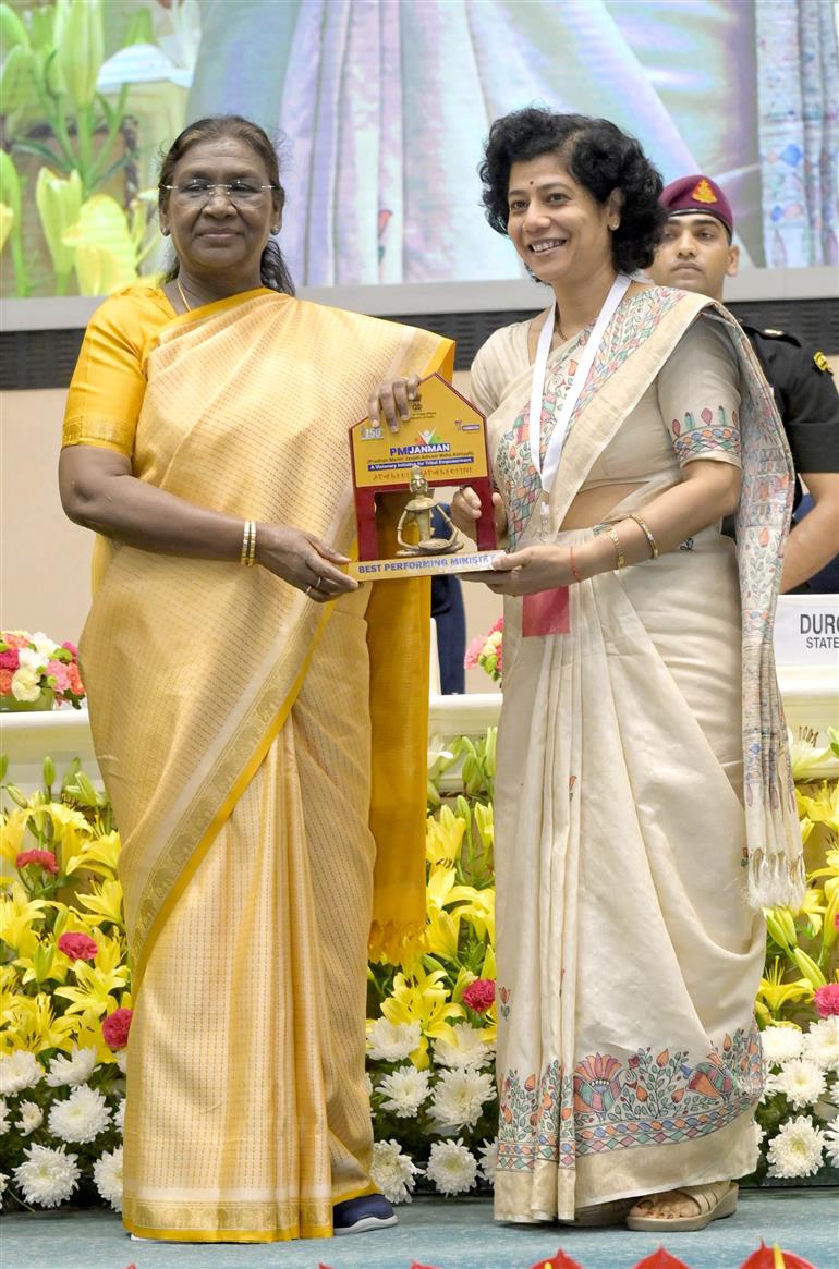 The President of India, Smt Droupadi Murmu attends the National Conclave on ‘Adi Karmayogi Abhiyan’ at Vigyan Bhawan, in New Delhi on October 17, 2025.
