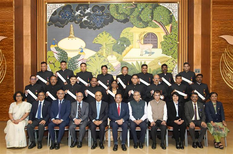 The Secretary, Ministry of Home Affairs, Shri Govind Mohan in a group photograph during the Valedictory Session of  Conference on Extradition of Fugitives - Challenges and Strategies held at Bharat Mandapam, in New Delhi on October 17, 2025.
