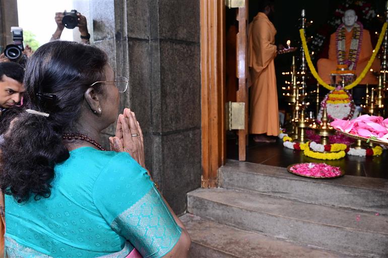 The President of India, Smt. Droupadi Murmu at the inauguration of the observance of the Mahasamadhi centenary of Sree Narayana Guru at Sivagiri Mutt, Varkala, in Kerala on October 23, 2025.