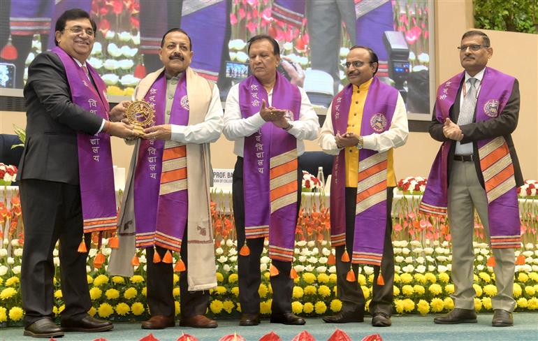 The Minister of State for Science & Technology (Independent Charge), Earth Sciences (Independent Charge), Prime Minister’s Office, Personnel, Public Grievances & Pensions, Atomic Energy and Space, Dr. Jitendra Singh at the 54th Foundation Day & Convocation Ceremony of the University College of Medical Sciences at Vigyan Bhawan, in New Delhi on October 25, 2025.