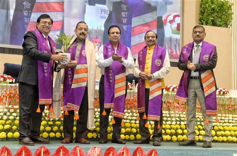 The Minister of State for Science & Technology (Independent Charge), Earth Sciences (Independent Charge), Prime Minister’s Office, Personnel, Public Grievances & Pensions, Atomic Energy and Space, Dr. Jitendra Singh at the 54th Foundation Day & Convocation Ceremony of the University College of Medical Sciences at Vigyan Bhawan, in New Delhi on October 25, 2025.