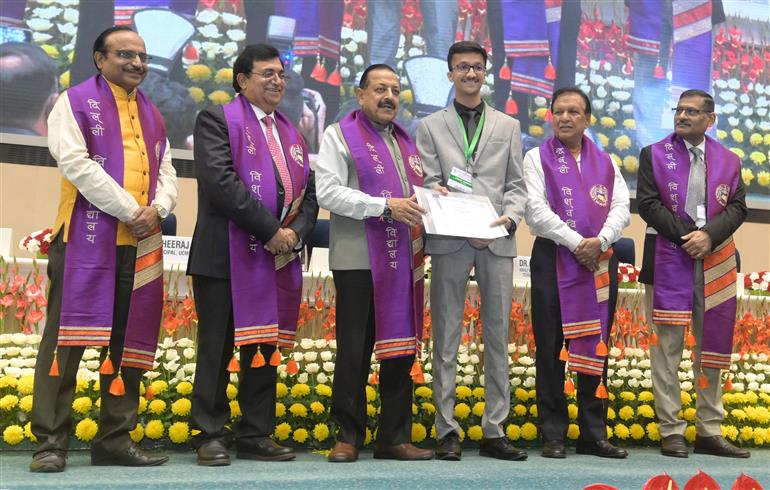 The Minister of State for Science & Technology (Independent Charge), Earth Sciences (Independent Charge), Prime Minister’s Office, Personnel, Public Grievances & Pensions, Atomic Energy and Space, Dr. Jitendra Singh at the 54th Foundation Day & Convocation Ceremony of the University College of Medical Sciences at Vigyan Bhawan, in New Delhi on October 25, 2025.