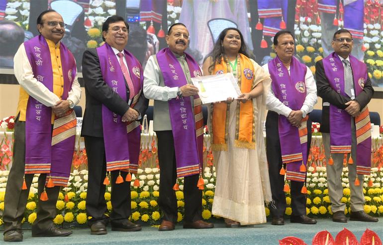 The Minister of State for Science & Technology (Independent Charge), Earth Sciences (Independent Charge), Prime Minister’s Office, Personnel, Public Grievances & Pensions, Atomic Energy and Space, Dr. Jitendra Singh at the 54th Foundation Day & Convocation Ceremony of the University College of Medical Sciences at Vigyan Bhawan, in New Delhi on October 25, 2025.