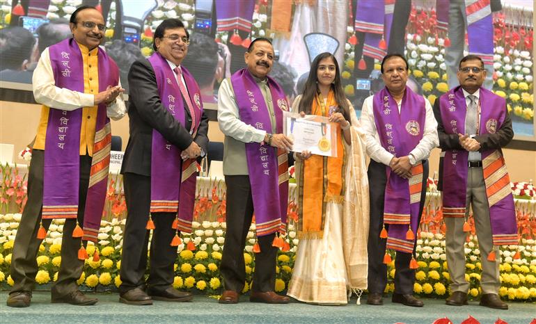 The Minister of State for Science & Technology (Independent Charge), Earth Sciences (Independent Charge), Prime Minister’s Office, Personnel, Public Grievances & Pensions, Atomic Energy and Space, Dr. Jitendra Singh at the 54th Foundation Day & Convocation Ceremony of the University College of Medical Sciences at Vigyan Bhawan, in New Delhi on October 25, 2025.