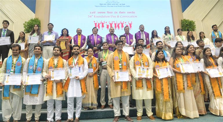 The Minister of State for Science & Technology (Independent Charge), Earth Sciences (Independent Charge), Prime Minister’s Office, Personnel, Public Grievances & Pensions, Atomic Energy and Space, Dr. Jitendra Singh in a group photograph at the 54th Foundation Day & Convocation Ceremony of the University College of Medical Sciences at Vigyan Bhawan, in New Delhi on October 25, 2025.