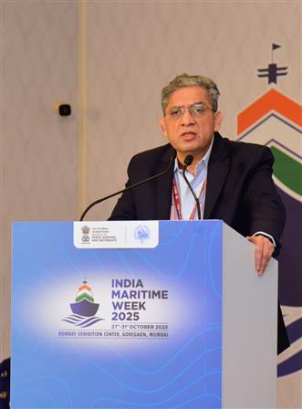 The  Secretary of Ministry of Ports, Shipping and Waterways Shri Vijay Kumar addressing at the Green Maritime Day session of India Maritime Week 2025.