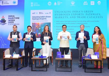 Union Minister of Ports, Shipping & Waterways, Shri Sarbananda Sonowal, Secretary, Ministry of Ports, Shipping & Waterways,Shri Vijay Kumar and Marianne Sivertsen Næss, Norway’s Minister of Fisheries & Ocean Policy at the Green Maritime Day Session of India Maritime Week 2025.