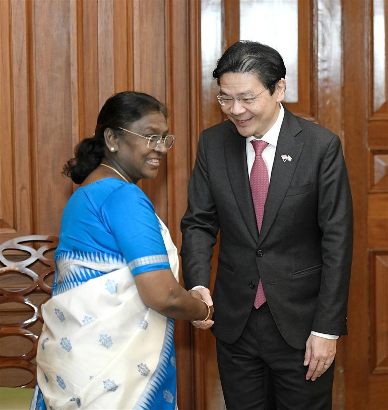 The President of India, Smt. Droupadi Murmu meets the Prime Minister of Singapore, Mr. Lawrence Wong at Rashtrapati Bhavan, in New Delhi on September 04, 2025.