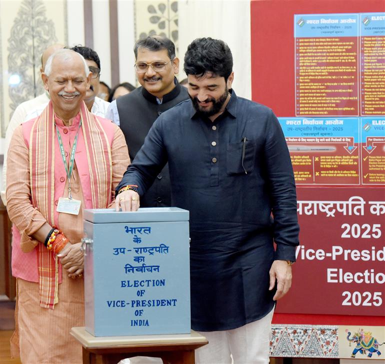 The Minister of State for Civil Aviation and Cooperation, Shri Murlidhar Mohol casts his vote for the Vice-Presidential Election 2025 at Parliament House, in New Delhi on September 09, 2025.
