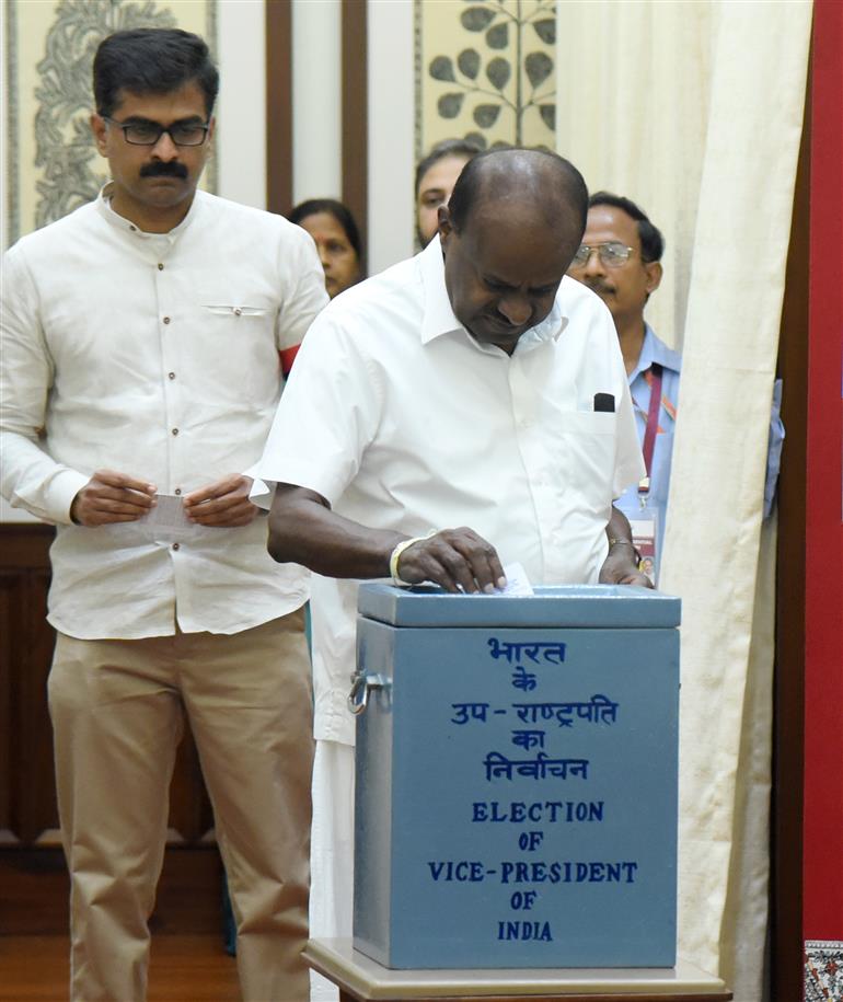 The Union Minister of Heavy Industries and Steel, Shri H. D. Kumaraswamy casts his vote for the Vice-Presidential Election 2025 at Parliament House, in New Delhi on September 09, 2025.