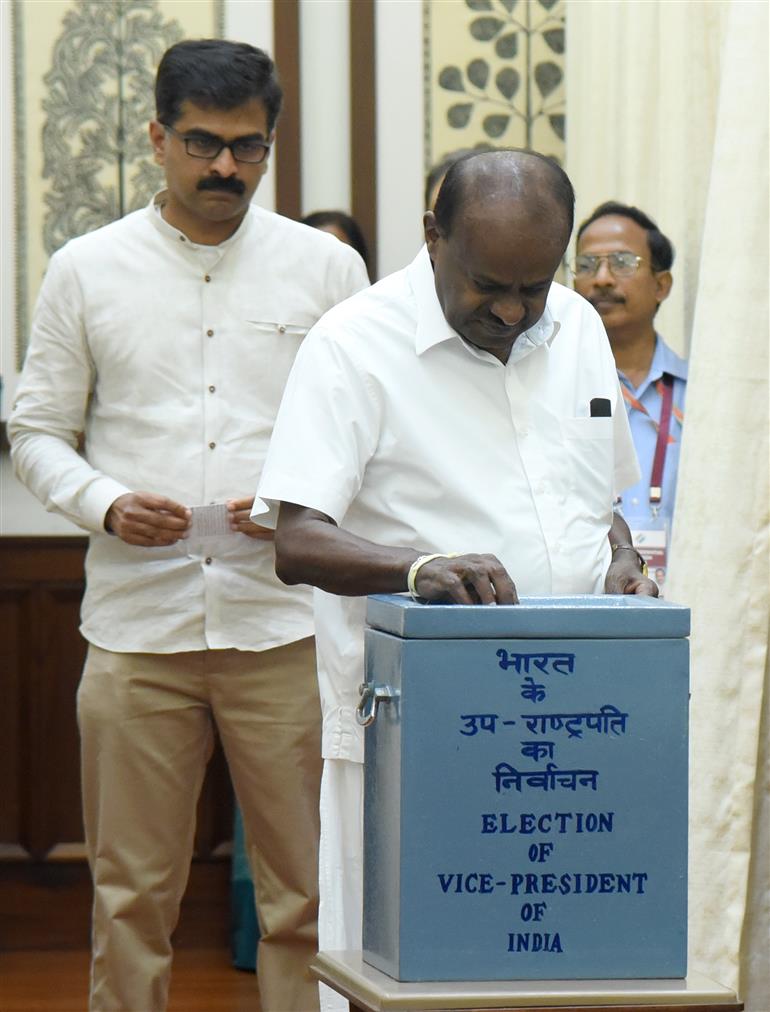 The Union Minister of Heavy Industries and Steel, Shri H. D. Kumaraswamy casts his vote for the Vice-Presidential Election 2025 at Parliament House, in New Delhi on September 09, 2025.