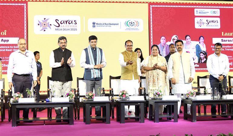The Union Minister of Agriculture & Farmers Welfare and Rural Development, Shri Shivraj Singh Chouhan inaugurates the Saras Aajeevika Mela 2025, in New Delhi on September 09, 2025.