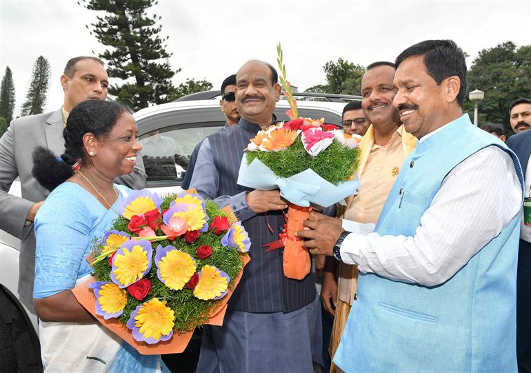 The Lok Sabha Speaker, Shri Om Birla being welcomed by Speaker of Karnataka Vidhan Sabha Assembly, Shri U.T Khadar and Deputy Speaker of the Karnataka Legislative Assembly, Shri Rudrappa Lamani guard of honour During the 11th CPA Conference of the Parliamentary Association in Bangalore, on September 11, 2025.