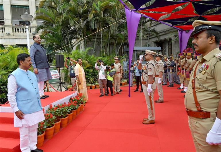 The Lok Sabha Speaker, Shri Om Birla being welcomed by Speaker of Karnataka Vidhan Sabha Assembly, Shri U.T Khadar and Deputy Speaker of the Karnataka Legislative Assembly, Shri Rudrappa Lamani guard of honour During the 11th CPA Conference of the Parliamentary Association in Bangalore, on September 11, 2025.