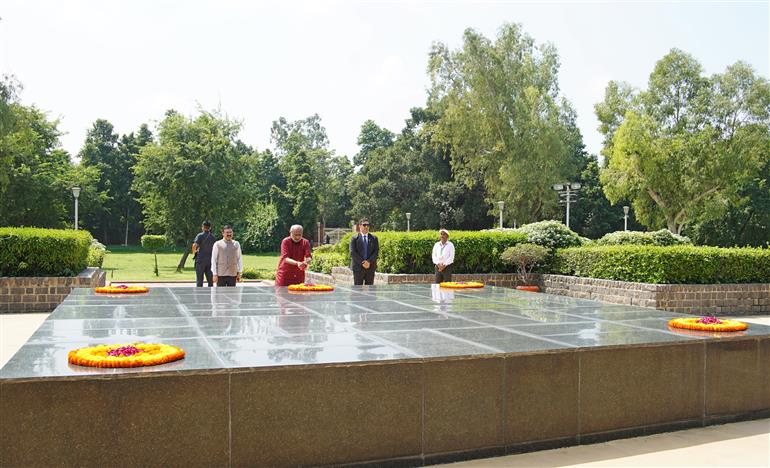 The Vice President of India, Shri C.P. Radhakrishnan paid homage to former Prime Minister, Shri Chaudhary Charan Singh at Kisan Ghat, in Delhi on September 12, 2025. 