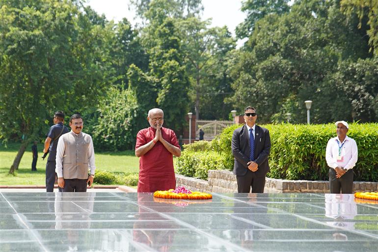 The Vice President of India, Shri C.P. Radhakrishnan paid homage to former Prime Minister, Shri Chaudhary Charan Singh at Kisan Ghat, in Delhi on September 12, 2025. 