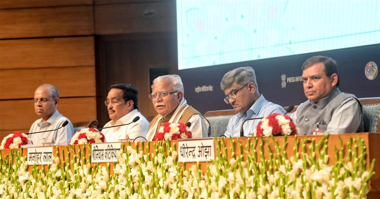 The Union Minister of Jal Shakti, Shri C R Patil and the Union Minister of Housing and Urban Affairs & Power, Shri Manohar Lal, addressing the Curtain Raiser Press Conference on Swachhta hi Seva 2025 at National Media Centre, in New Delhi on September 15, 2025.