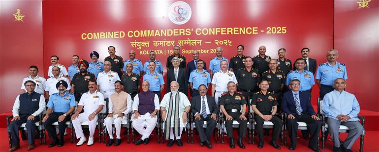 PM in group photograph during the Combined Commanders’ Conference (CCC) 2025 at Kolkata, in West Bengal on September 15, 2025.