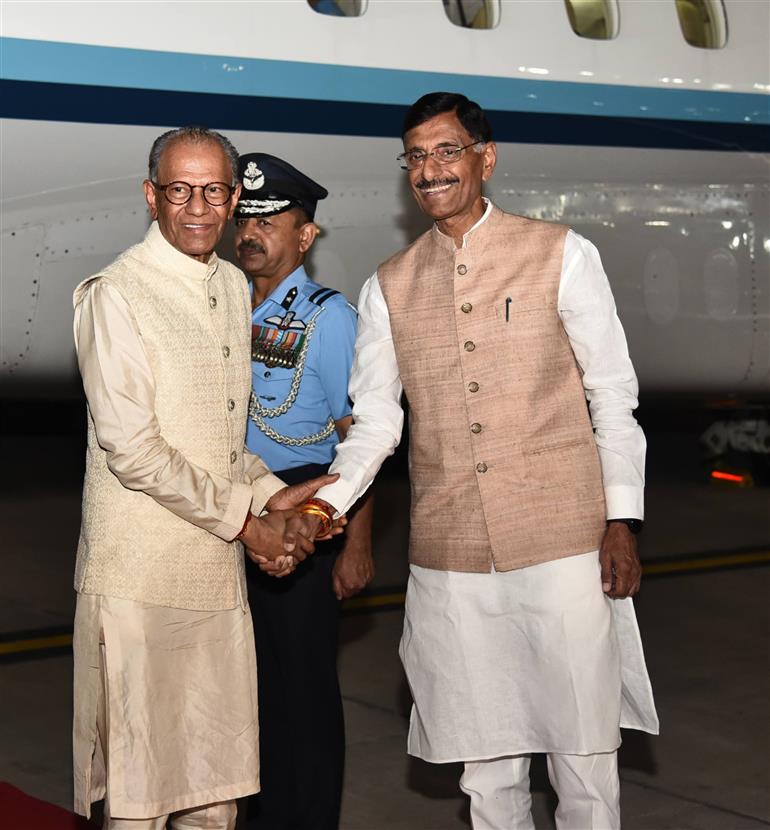 The Prime Minister of the Republic of Mauritius, Dr. Navinchandra Ramgoolam being welcomed by the Minister of State for Defence, Shri Sanjay Seth on his arrival at AFS Palam, in New Delhi, on September 15, 2025.