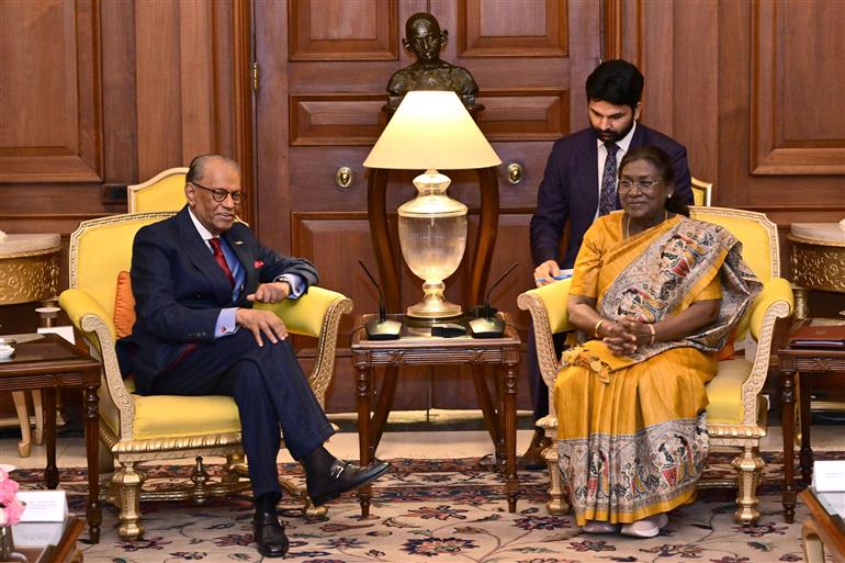 The Prime Minister of the Republic of Mauritius, Dr. Navinchandra Ramgoolam calls on the President of India, Smt Droupadi Murmu at Rashtrapati Bhavan, in New Delhi on September 16, 2025.
