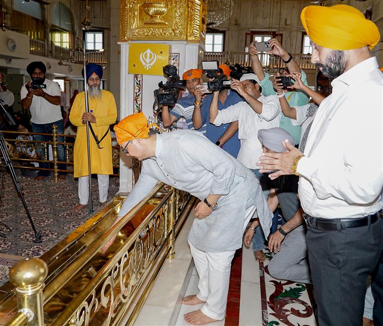 The Union Minister of Minority Affairs & Parliamentary Affairs, Shri Kiren Rijiju offered prayers and took blessings on the sidelines of ‘Swachhata hi Seva Campaign-2025’ at Gurudwara Bangla Sahib, in New Delhi on September 17, 2025.